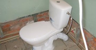 Установка приставного унитаза в Апатитах - монтаж и подключение, СантехДомПтт от 5289 рублей